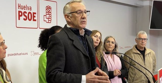 El alcalde de Bonares (Huelva), Juan Antonio García, interpondrá denuncia ante el atentado sufrido contra su intimidad.