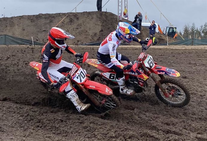 Jorge Prado y Rubén Fernández, durante una prueba del Campeonato de España de motocross.