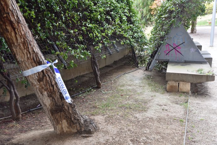 El lugar donde se ha localizado el cuerpo del bebé de ocho meses desparecido, en un parque del distrito de Delicias de Zaragoza.