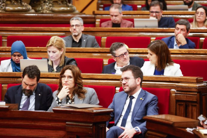 El president de la Generalitat i alguns diputats d'ERC en un ple