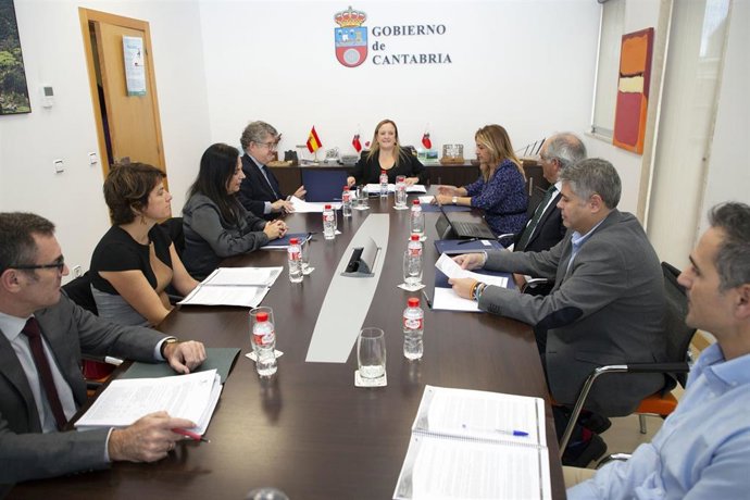 Archivo - La consejera de Presidencia, Justicia, Seguridad y Simplificación Administrativa, Isabel Urrutia, preside el Grupo de Trabajo de la Justicia Gratuita.