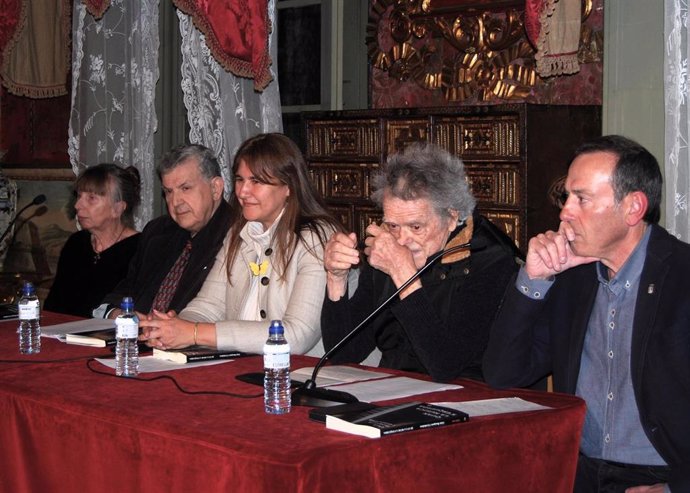 Carrie Dorca, Lluís Busquets, Laura Borràs, Domènec Moli y el alcalde Josep Berga