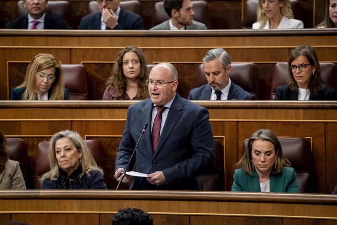 El portavoz del Grupo Parlamentario Popular en el Congreso, Miguel Tellado, interviene durante la sesión plenaria en el Congreso de los Diputados, a 21 de febrero de 2024, en Madrid (España). 