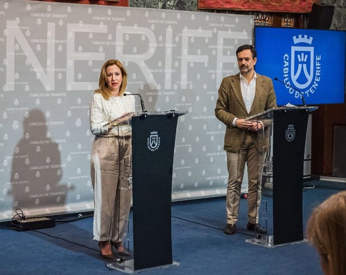 La presidenta del Cabildo de Tenerife, Rosa Dávila, y el vicepresidente, Lope Afonso