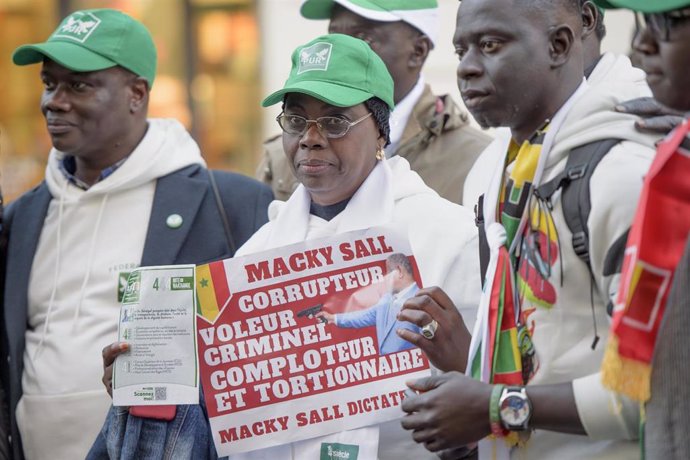 Una manifestación en Italia contra el presidente de Senegal, Macky Sall