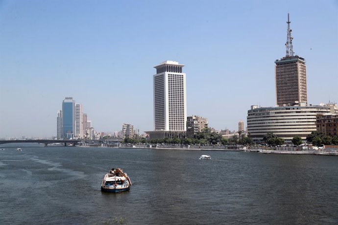 Archivo - CAIRO, Aug. 25, 2023  -- This photo taken on Aug. 24, 2023 shows a city view along the Nile River in Cairo, Egypt.