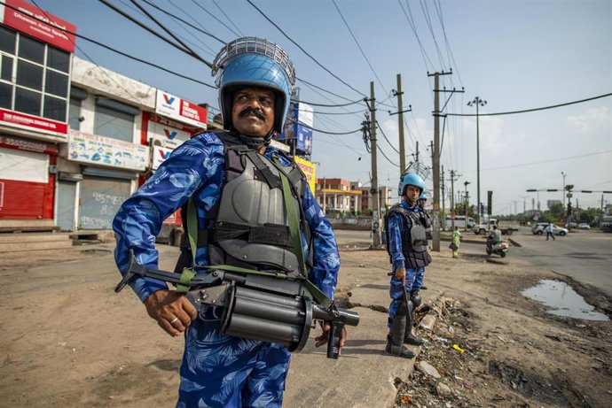 Archivo - Policía en Haryana, India