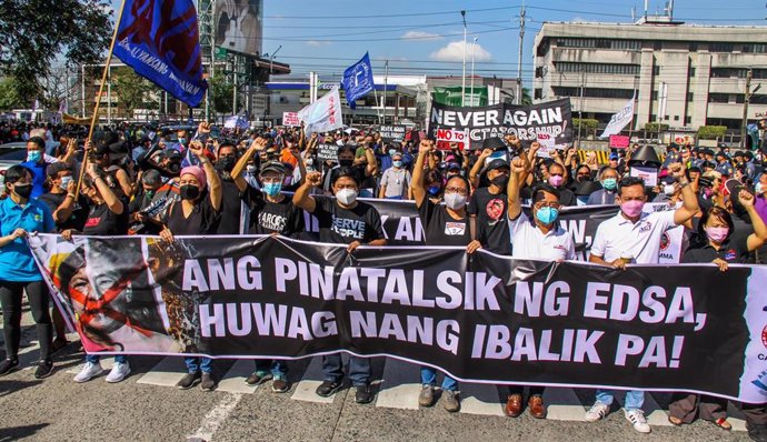Archivo - Manifestación contra Ferdinand Marcos y su hijo en Manila