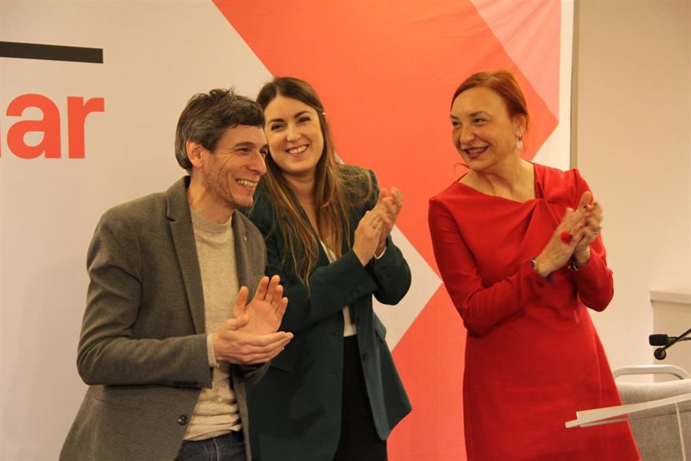 Alba García, candidata a lehendakari de la coalición, Jon Hernández, de Ezker Anitza-IU, y Carmen Muñoz