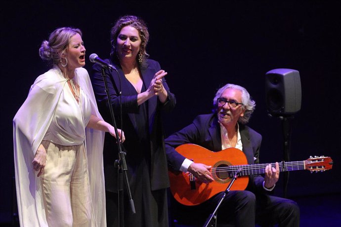 Momento de la actuación de Estrella Morente en el homenaje a Pedro Segura en el Auditorio de Almería.