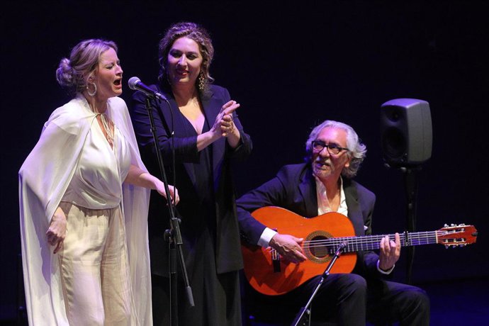 Momento de la actuación de Estrella Morente en el homenaje a Pedro Segura en el Auditorio de Almería.