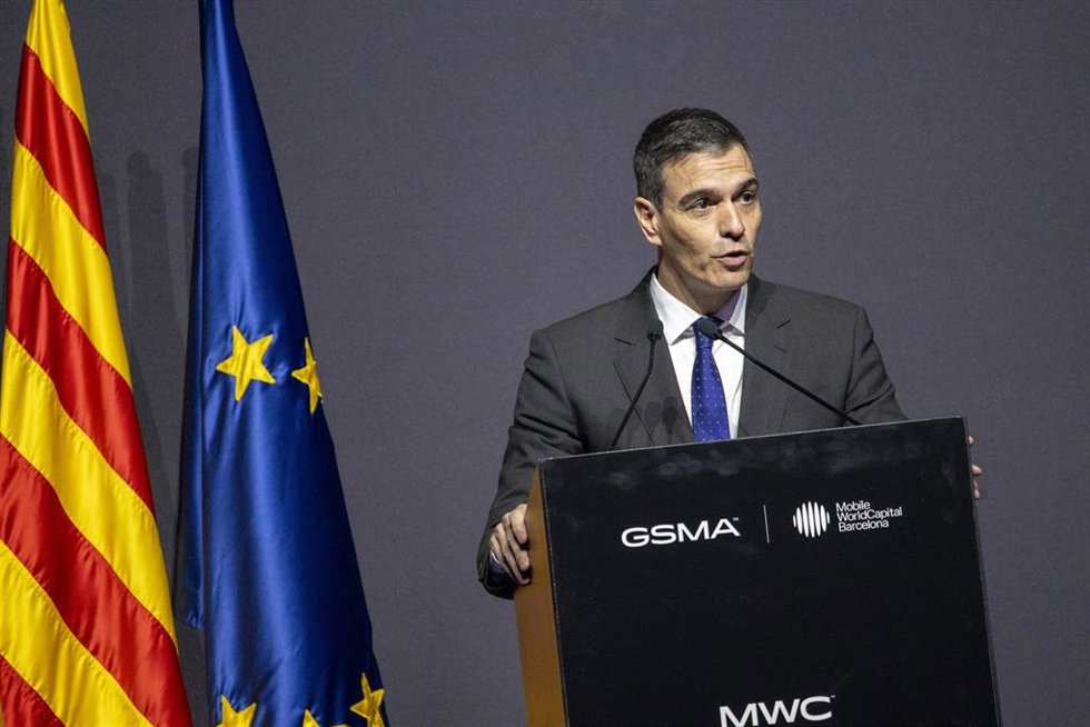 El presidente del Gobierno, Pedro Sánchez, interviene durante la cena inaugural del MWC, en el Museo Nacional de Arte de Cataluña, a 25 de febrero de 2024, en Barcelona, Catalunya (España). 