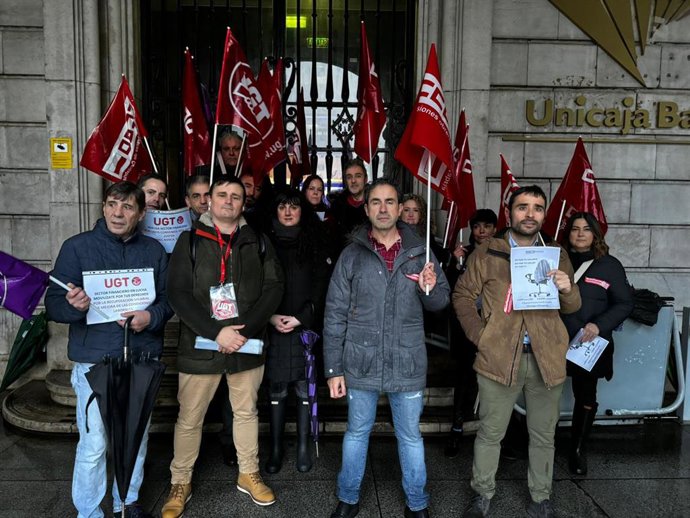 Más del 80% del sector financiero de Cantabria secunda los paros de dos horas por el nuevo convenio, según sindicatos