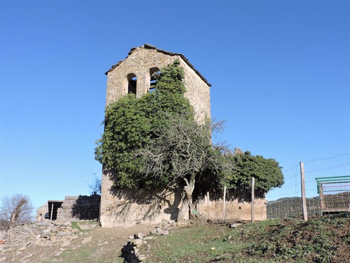 Castillo de Guarga, pequeño núcleo que cuenta oficialmente con 6 habitantes, en el término municipal de Sabiñánigo, en la Comarca oscense del Alto Gállego