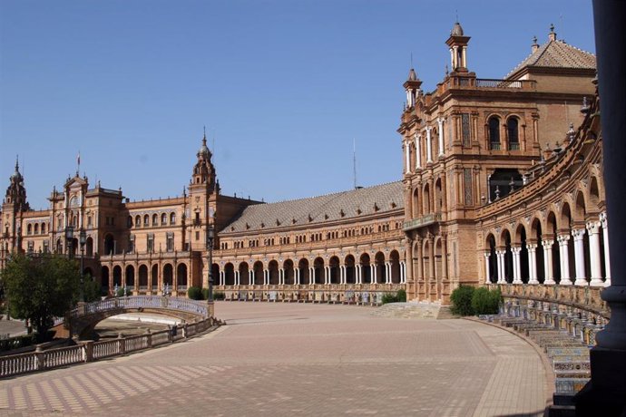 Archivo - Imagen de archivo de la Plaza de España de Sevilla.