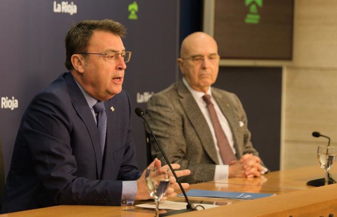 El gerente del SERIS, Jesús Álvarez y el director de Atención Hospitalaria, Gustavo Ossola