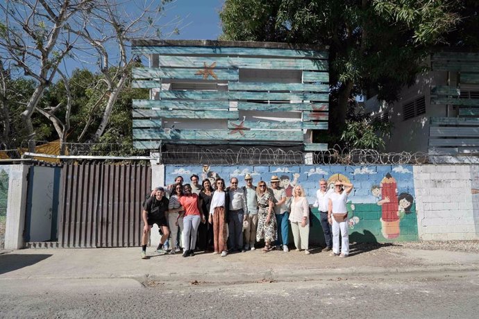 El grupo CAEB en la puerta de 'La Matica'.