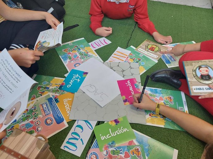 Más de 146.000 estudiantes y 2.400 docentes crean un diccionario para impulsar la inclusión de personas con discapacidad