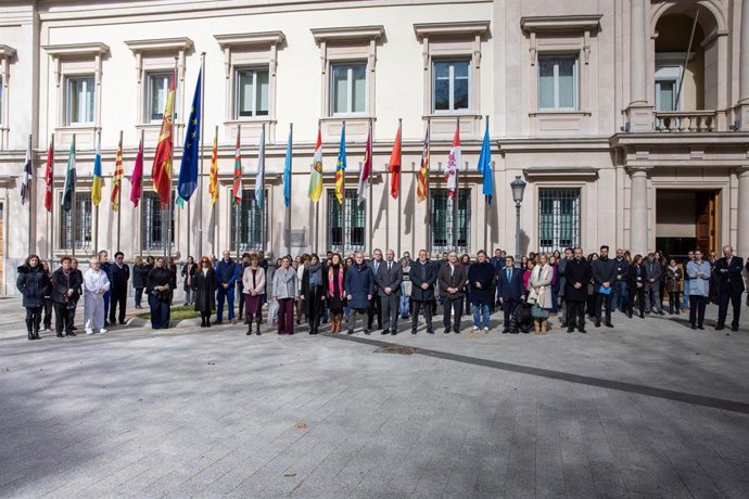 Minuto de silencio en el Senado por el incendio de Valencia.