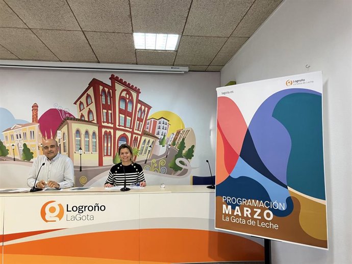 La concejala de Juventud, Laura Arrieta y el responsable municipal de Juventud, Alberto Martínez