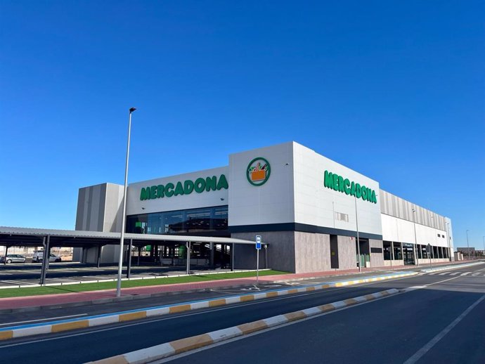 Fachada de la nueva tienda eficiente de Mercadona en Fuente Álamo (Murcia)