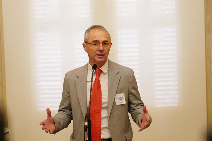 Archivo - El rector de la USAL, Ricardo Rivero,en un acto en el Ayuntamiento de Salamanca