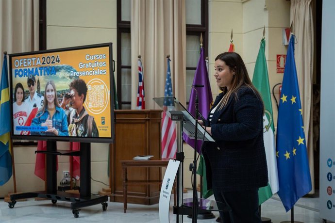 La concejala delegada de Juventud, Mercedes Martín, en rueda de prensa