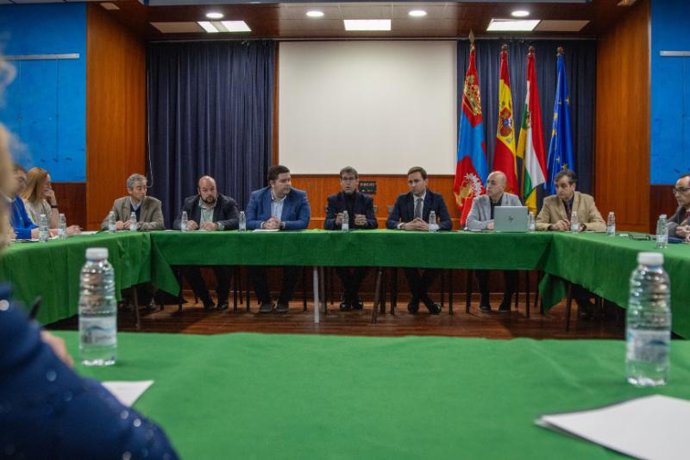 El presidente del Gobierno de La Rioja, Gonzalo Capellán, en la reunión del Consejo Asesor de la Despoblación