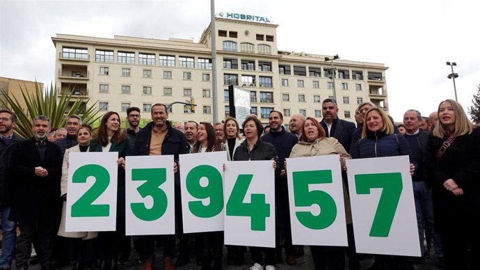 El secretario general del PSOE de Málaga, Daniel Pérez, en una concentración