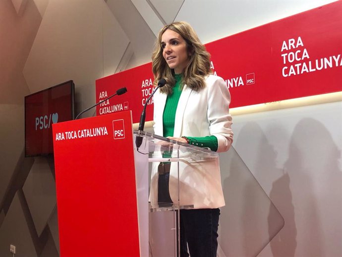 La portavoz del PSC, Èlia Tortolero, en una rueda de prensa en la sede del partido