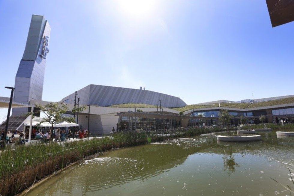Archivo - Lago del centro comercial Lagoh.