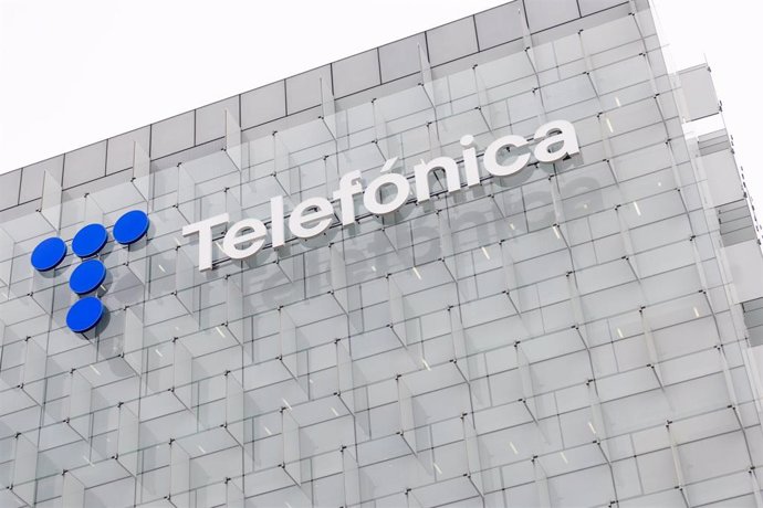 Archivo - Vista de la sede de Telefónica, a 28 de noviembre de 2023, en Madrid (España).