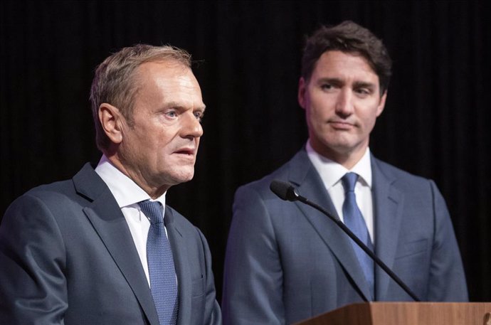 Archivo - El primer ministro de Polonia, Donald Tusk, y su homólogo canadiense, Justin Trudeau, en una imagen de archivo.