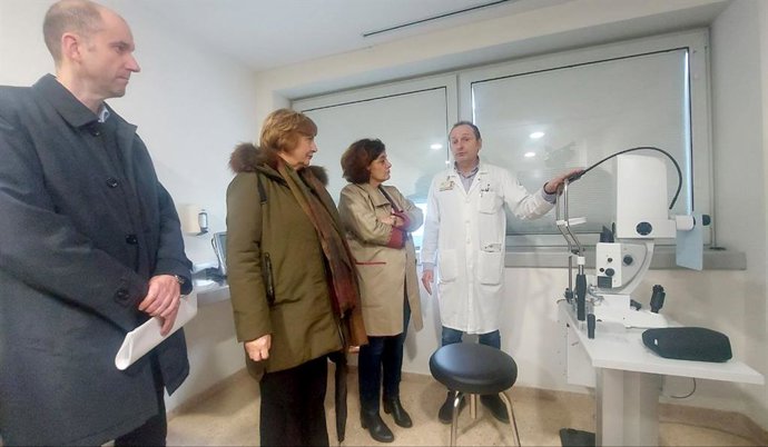 La consejera de Salud, Concepción Saavedra, visita el hospital San Agustín.