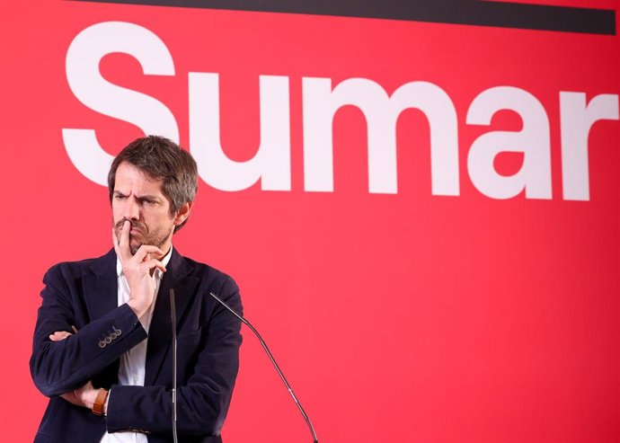 El portavoz de Sumar, Ernest Urtasun, ofrece una rueda de prensa, en el Espacio Rastro, a 26 de febrero de 2024, en Madrid (España). Durante la rueda de prensa, el portavoz de Sumar ha analizado la actualidad política, con cuestiones como el 'caso Koldo'.