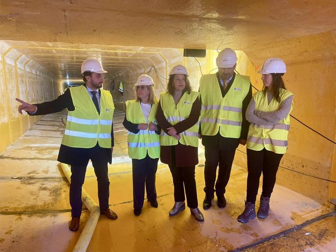 La consejera de Agricultura, Pesca, Agua y Desarrollo Rural de la Junta de Andalucía, Carmen Crespo, en visita a las obras de mejora y ampliación de colectores de saneamiento integral en Fuengirola.