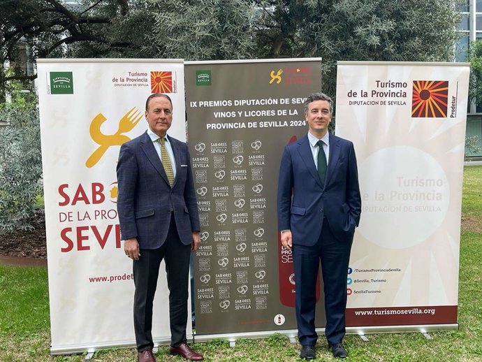 Rodrigo Rodríguez Hans y el presidente de dicha Asociación de Productores de Vinos y Licores, Rafael Salado