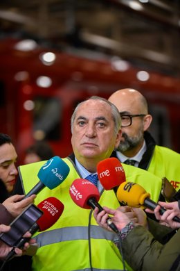 El consejero de Planificación Territorial, Vivienda y Transportes, Iñaki Arriola, ofrece una rueda de prensa durante la presentación del inicio de la fabricación de los nuevos trenes de ancho métrico de Renfe, en CAF, a 26 de febrero de 2024, en Beasain