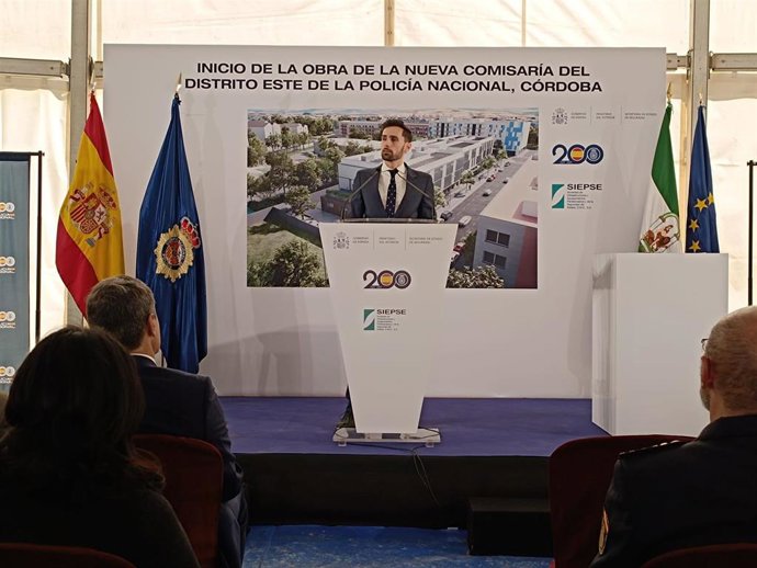 El secretario de Estado de Seguridad del Ministerio del Interior, Rafael Pérez, presenta el proyecto de la futura Comisaría de Distrito Este de la Policía Nacional en Córdoba.