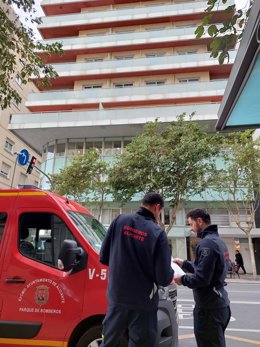 Bomberos del SPEIS revisan los recubrimientos de las fachadas de 135 edificios altos de Alicante para evaluar riesgos