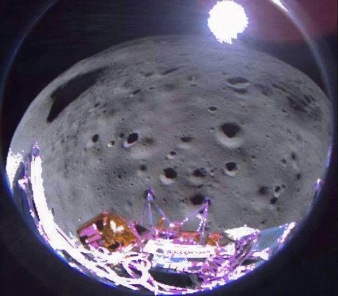 Imagen enviada por Odiseo desde la superficie lunar correspondiente a su aproximación final