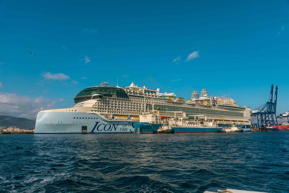 Crucero atracado en el Puerto de Algeciras