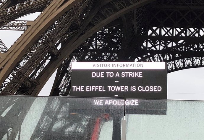 Huelga en la Torre Eiffel de París