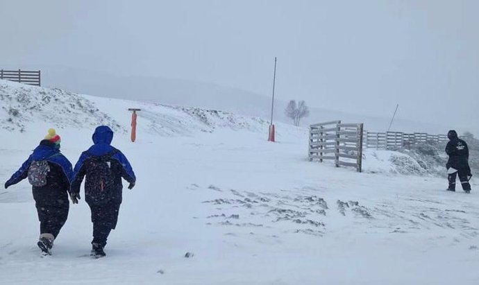 La nieve regresa a la estación de esquí Valle Laciana-Leitariegos.