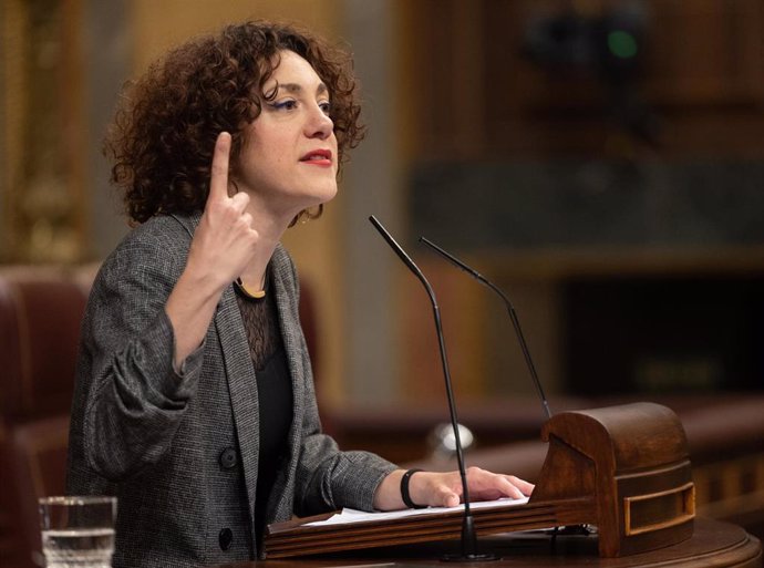 La diputada de Sumar Aina Vidal interviene durante una sesión plenaria, en el Congreso de los Diputados, a 20 de febrero de 2024, en Madrid (España). 