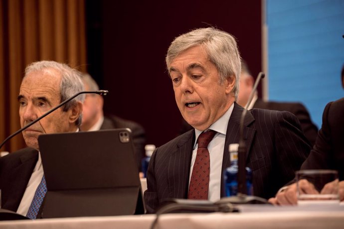 Archivo - El presidente de Renta 4 Banco, Juan Carlos Ureta, interviene durante una junta de accionistas de Renta 4 Banco, a 30 de marzo de 2023, en Madrid (España).