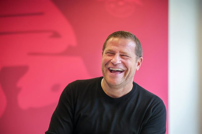 Archivo - FILED - 09 December 2022, Saxony, Leipzig: RB Leipzig sports director Max Eberl sits in the Red Bull Academy on the occasion of his presentation. Photo: Jan Woitas/dpa