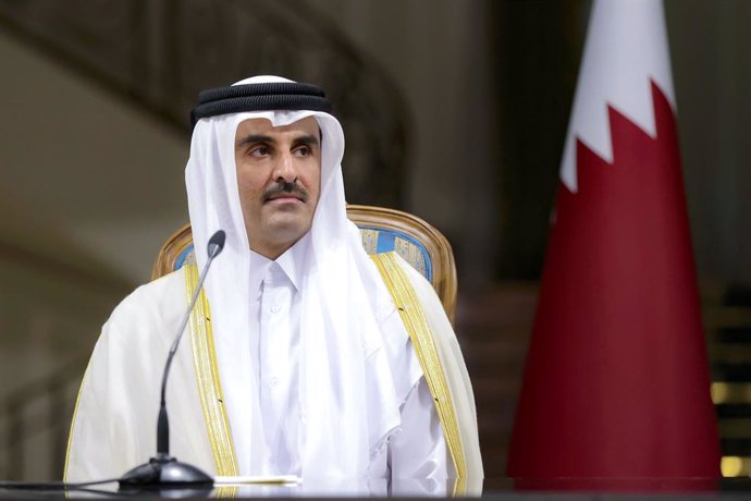 Archivo - May 12, 2022, Tehran, Tehran, Iran: A handout photo made available by the Iranian presidential office shows, Iranian president EBRAHIM RAISI (unseen) and Emir of Qatar Sheikh TAMIM bIN HAMAD AL THANI during a joint press conference at the presid