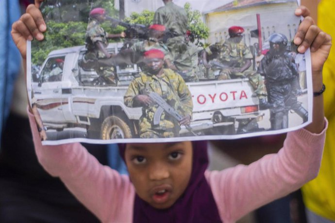 Archivo - Manifestación contra el régimen militar en Guinea