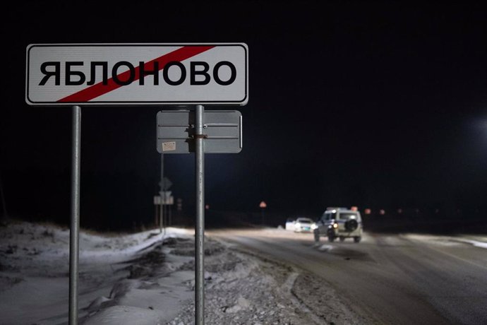 Archivo - Señal de carretera en Belgorod, Rusia